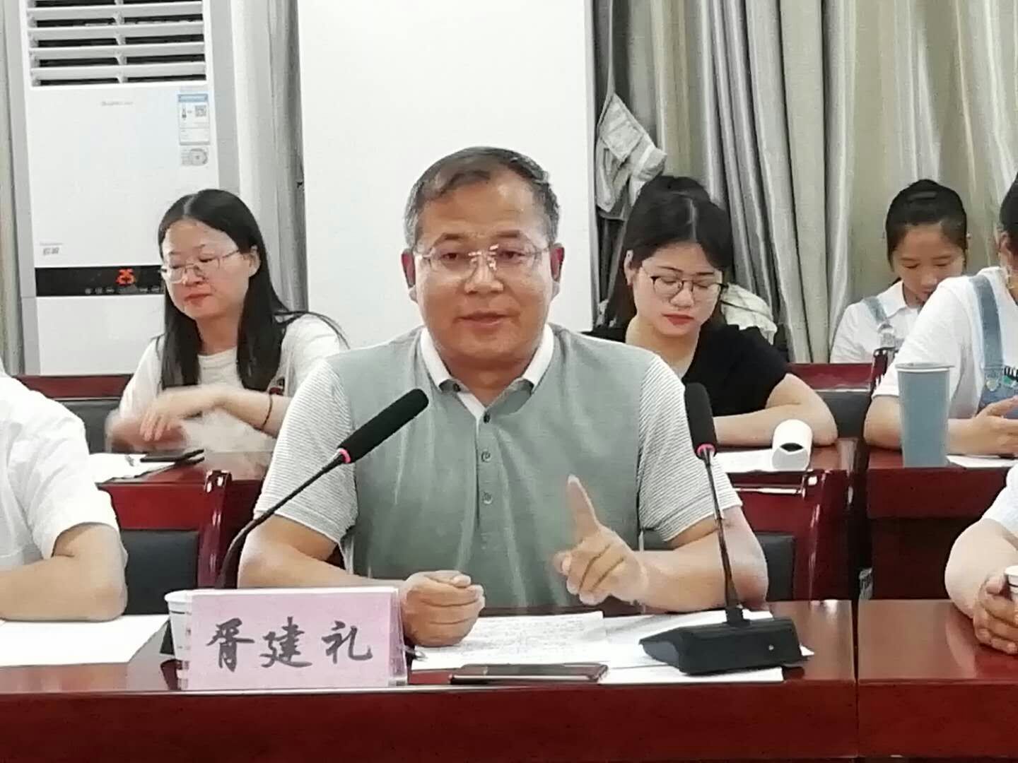 卡诺尔教育集团总经理、论文大赛赞助单位负责人、澳门新葡平台网址8883杰出校友胥建礼先生致辞